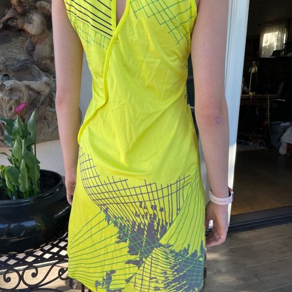 New Save the Queen summer dress Medium abstract pattern yellow great - Picture 8 of 9